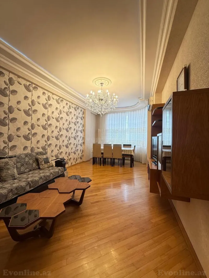 3 otaqlı Mənzil 110 m² İnşaatçılar m. Satılır