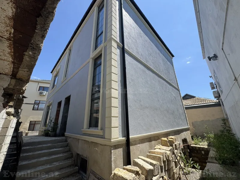 6 otaqlı Həyət evi 190 m² Binəqədi r. Satılır