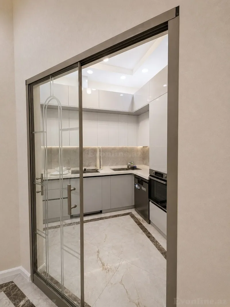 Kirayə verilir 2 otaqlı Mənzil Yeni tikili 75 m² Səbail r. - şəkil 6