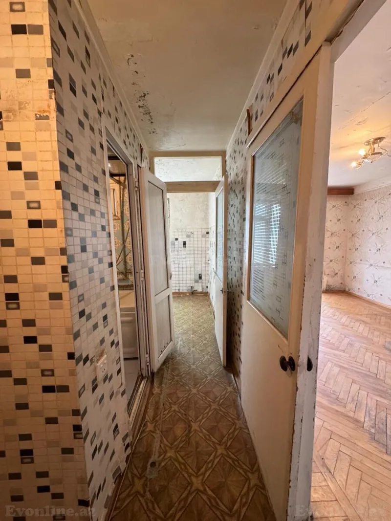 Satılır 2 otaqlı Mənzil Köhnə tikili 55 m² Yasamal r. - şəkil 5