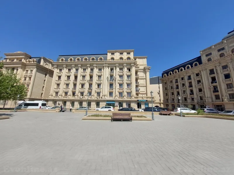 Satılır 4 otaqlı Mənzil Yeni tikili 130 m² Səbail r.