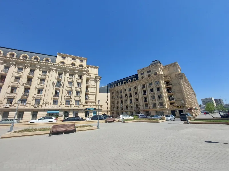 Satılır 4 otaqlı Mənzil Yeni tikili 130 m² Səbail r. - şəkil 2