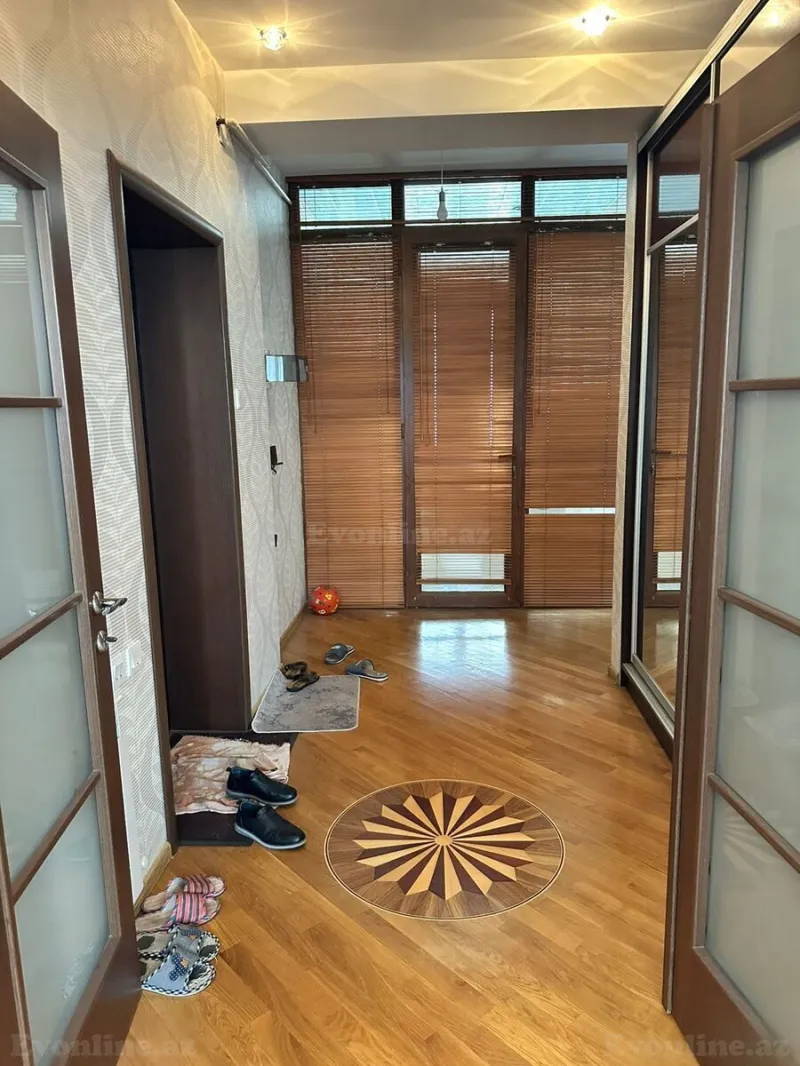 Satılır 4 otaqlı Mənzil Yeni tikili 130 m² Səbail r. - şəkil 5