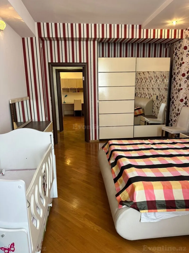 Satılır 4 otaqlı Mənzil Yeni tikili 130 m² Səbail r. - şəkil 6