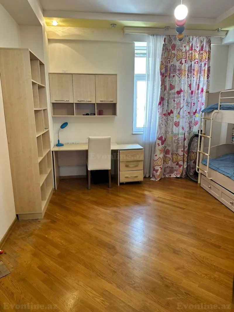 Satılır 4 otaqlı Mənzil Yeni tikili 130 m² Səbail r. - şəkil 10