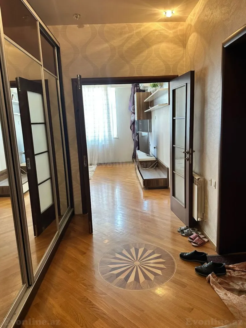 Satılır 4 otaqlı Mənzil Yeni tikili 130 m² Səbail r. - şəkil 11