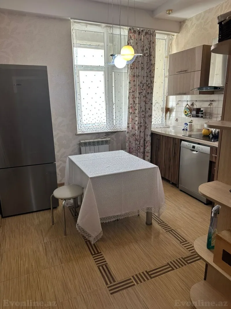 Satılır 4 otaqlı Mənzil Yeni tikili 130 m² Səbail r. - şəkil 12