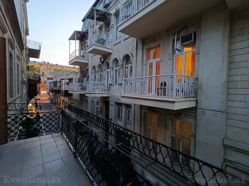 Satılır 10 otaqlı Mənzil Köhnə tikili 414 m² İçərişəhər m. - şəkil 3