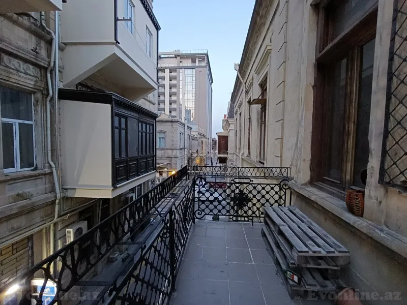 Satılır 10 otaqlı Mənzil Köhnə tikili 414 m² İçərişəhər m. - şəkil 4