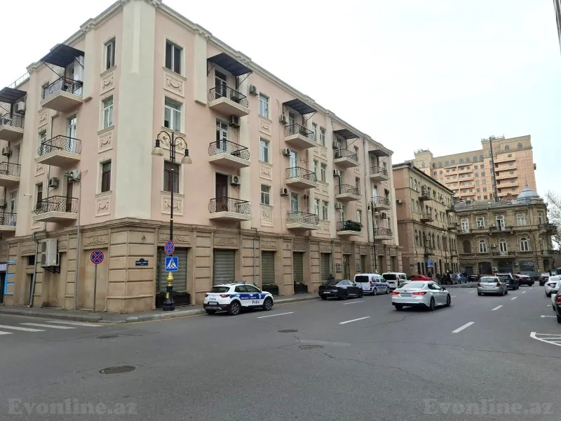 3 otaqlı Mənzil 80 m² 28 May m. Satılır