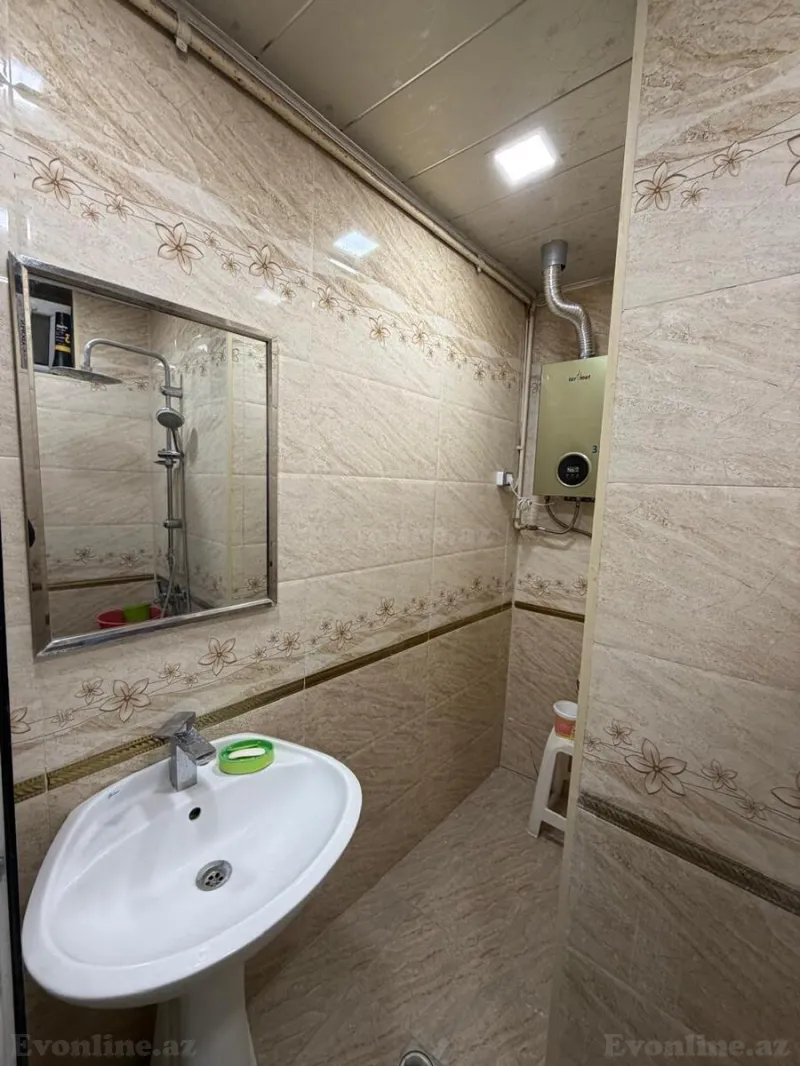 Kirayə verilir 2 otaqlı Həyət evi 75 m² İnşaatçılar m. - şəkil 12
