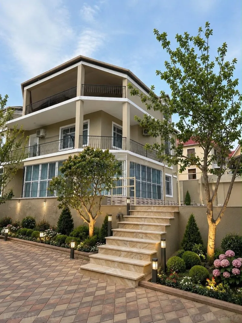 7 otaqlı Həyət evi 450 m² Badamdar Kirayə verilir