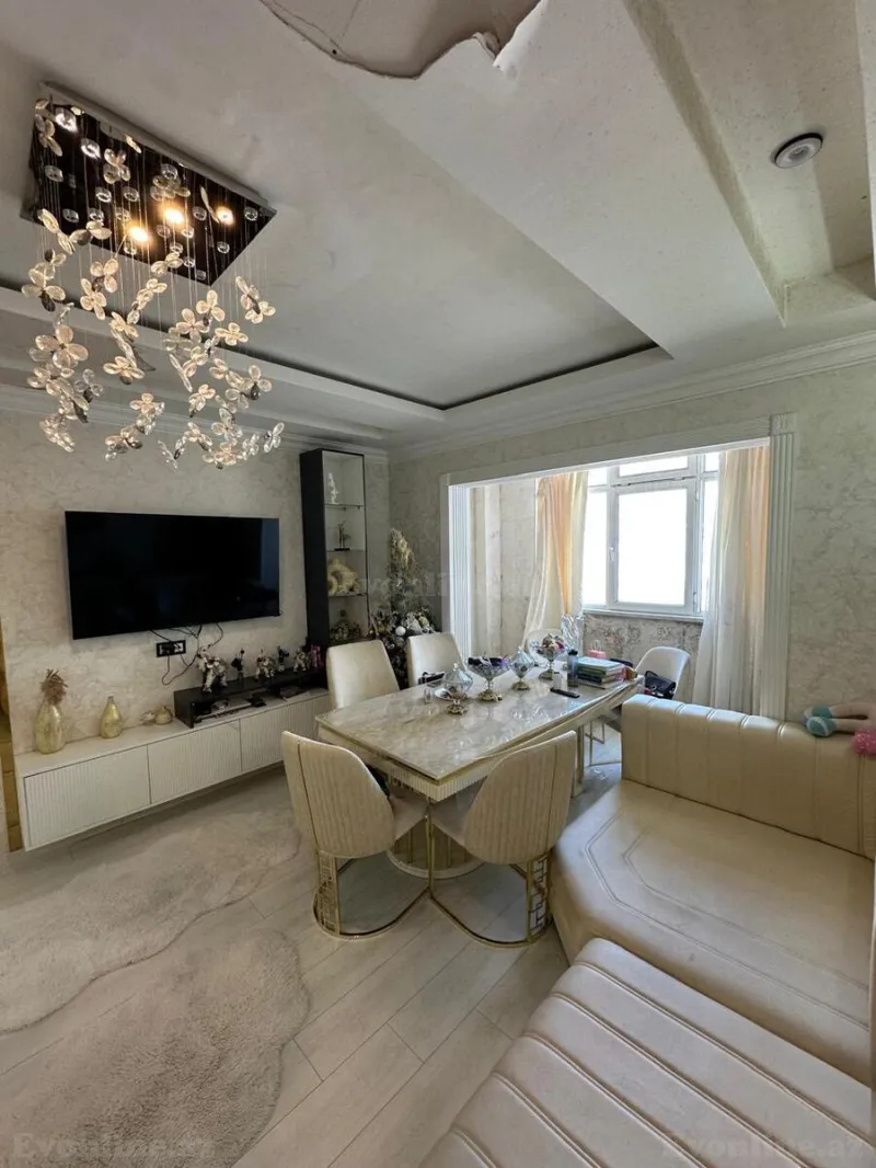 Satılır 3 otaqlı Mənzil Köhnə tikili 80 m² Neftçilər m.