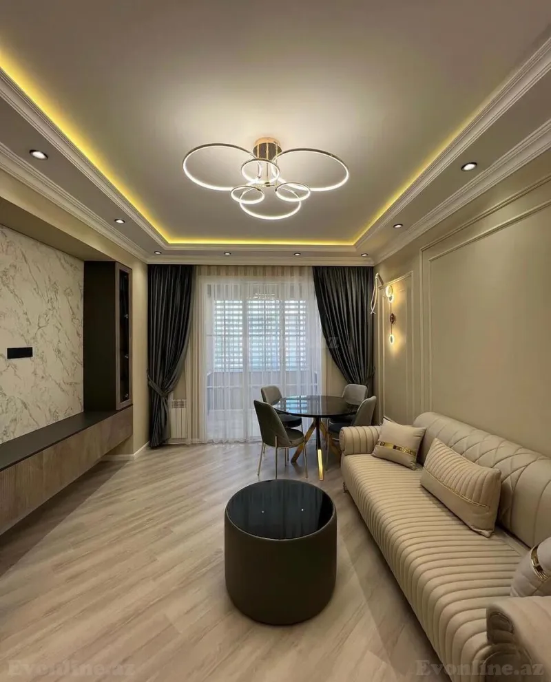 3 otaqlı Mənzil 113 m² İnşaatçılar m. Satılır