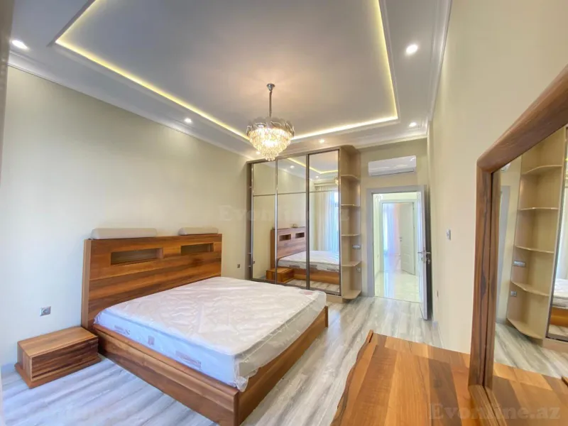 4 otaqlı Mənzil 130 m² Xətai r. Satılır