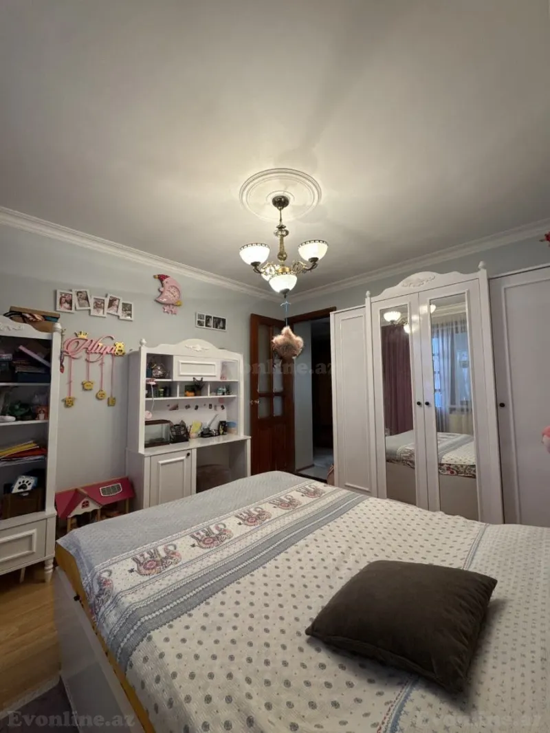 Satılır 4 otaqlı Mənzil Köhnə tikili 115 m² Bakıxanov - şəkil 4