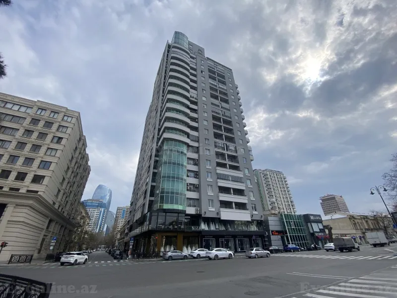 4 otaqlı Mənzil 240 m² Nəsimi r. Satılır