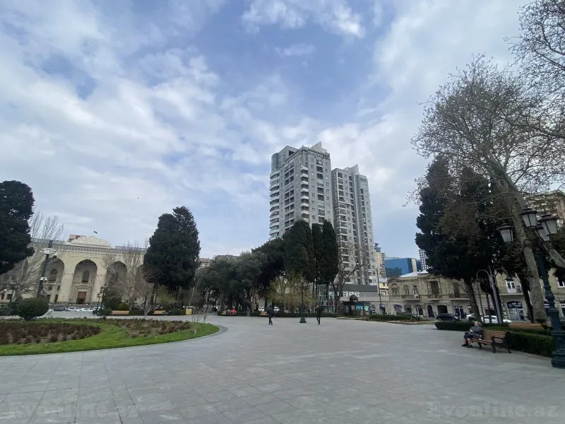 Satılır 4 otaqlı Mənzil Yeni tikili 240 m² Nəsimi r. - şəkil 2