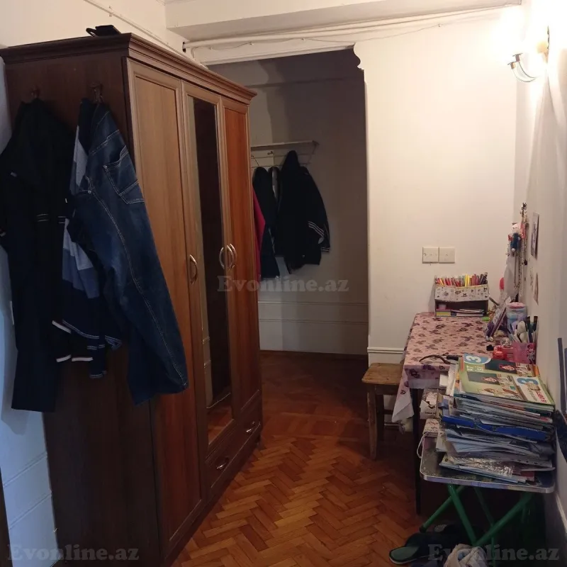 Satılır 2 otaqlı Mənzil Köhnə tikili 65 m² Gənclik m. - şəkil 2
