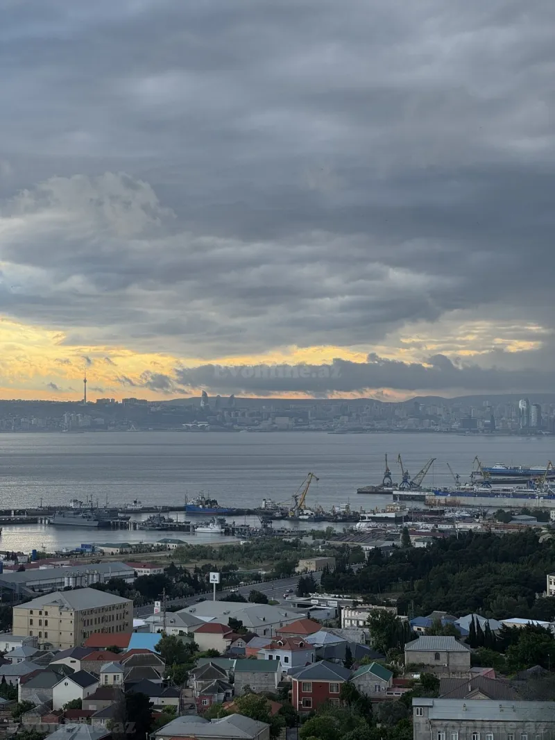 3 otaqlı Mənzil 126 m² Xətai r. Satılır