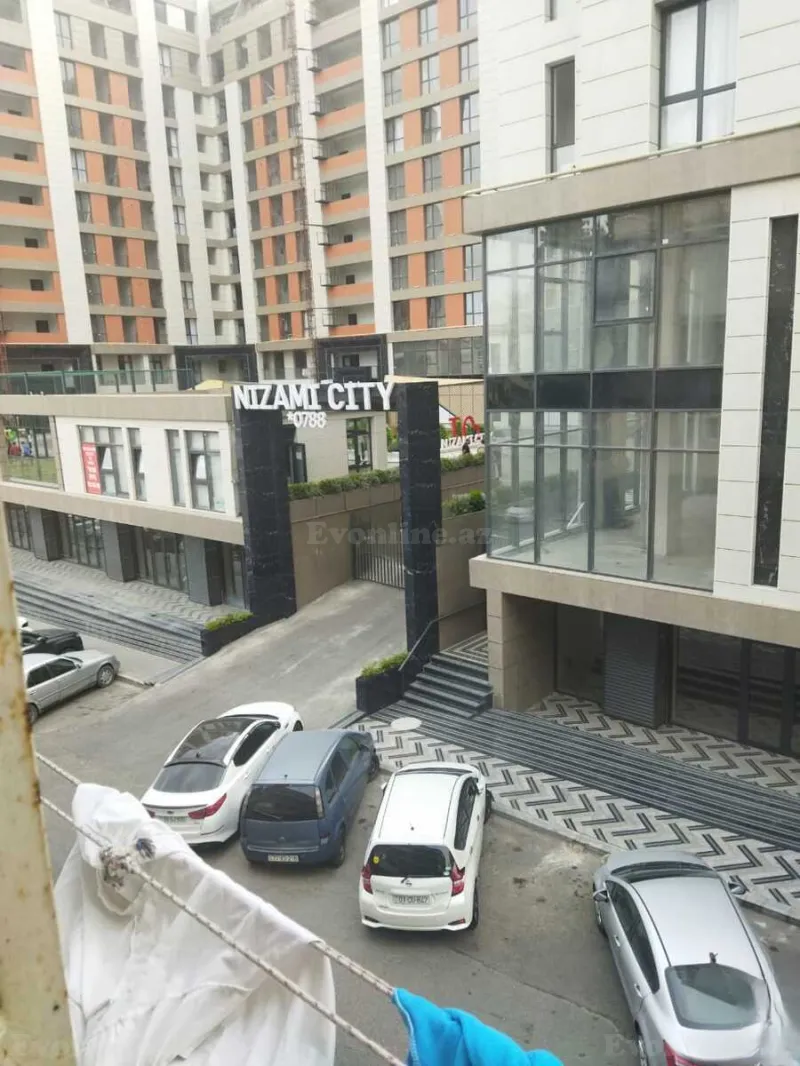 2 otaqlı Mənzil 45 m² Elmlər Akademiyası m. Satılır