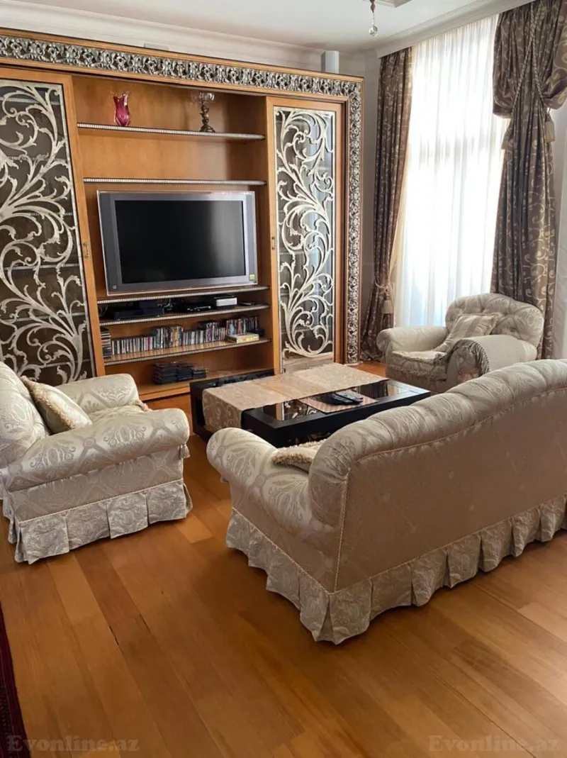 3 otaqlı Mənzil 220 m² Sahil m. Kirayə verilir