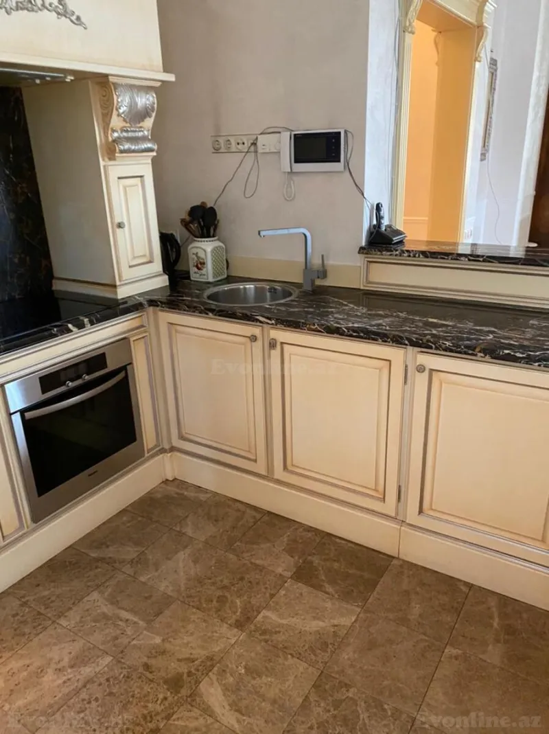 Kirayə verilir 3 otaqlı Mənzil Yeni tikili 220 m² Sahil m. - şəkil 4