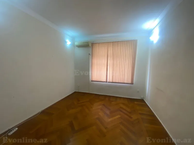 Satılır 3 otaqlı Mənzil Köhnə tikili 105 m² Sahil m.