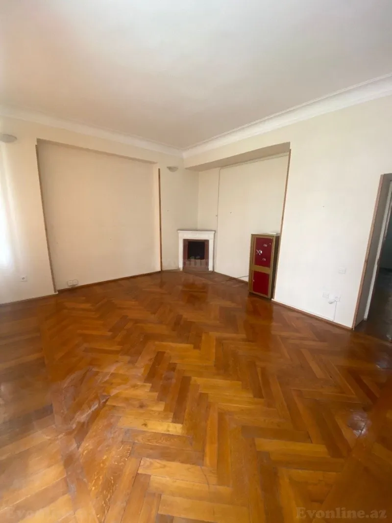 Satılır 3 otaqlı Mənzil Köhnə tikili 105 m² Sahil m. - şəkil 4