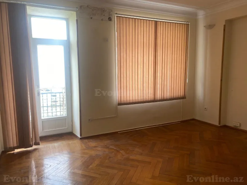 Satılır 3 otaqlı Mənzil Köhnə tikili 105 m² Sahil m. - şəkil 8