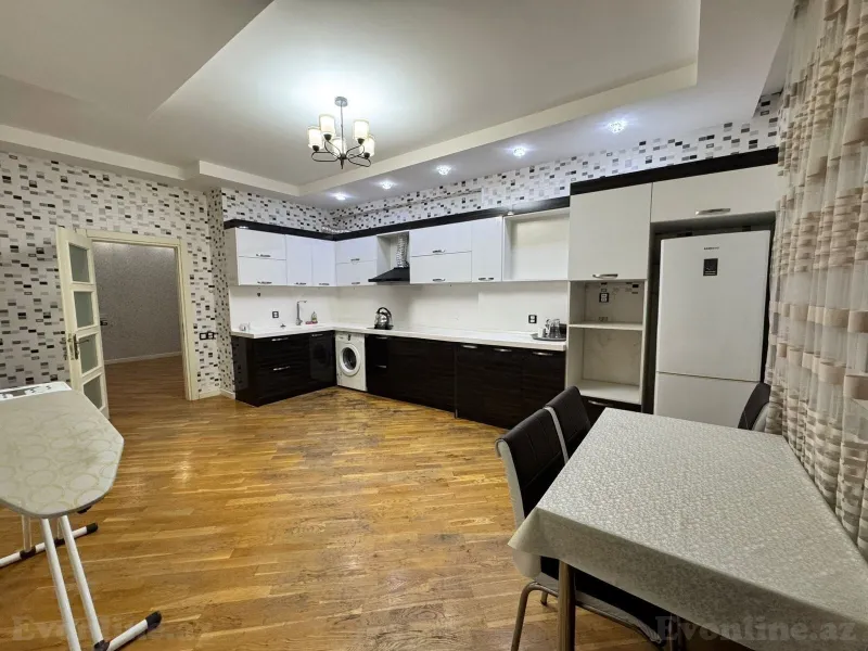 Kirayə verilir 4 otaqlı Mənzil Yeni tikili 200 m² Nərimanov r. - şəkil 12