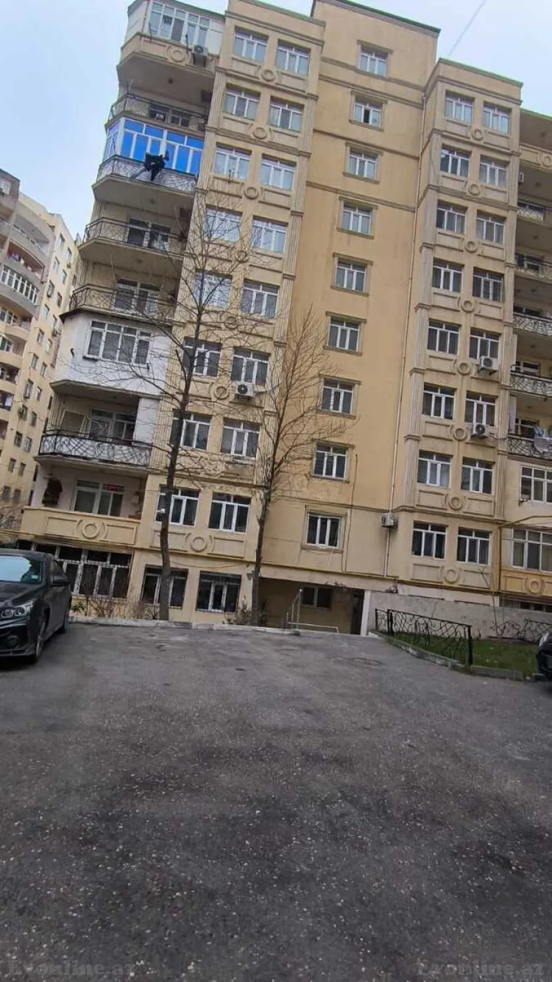 2 otaqlı Mənzil 86 m² İnşaatçılar m. Satılır