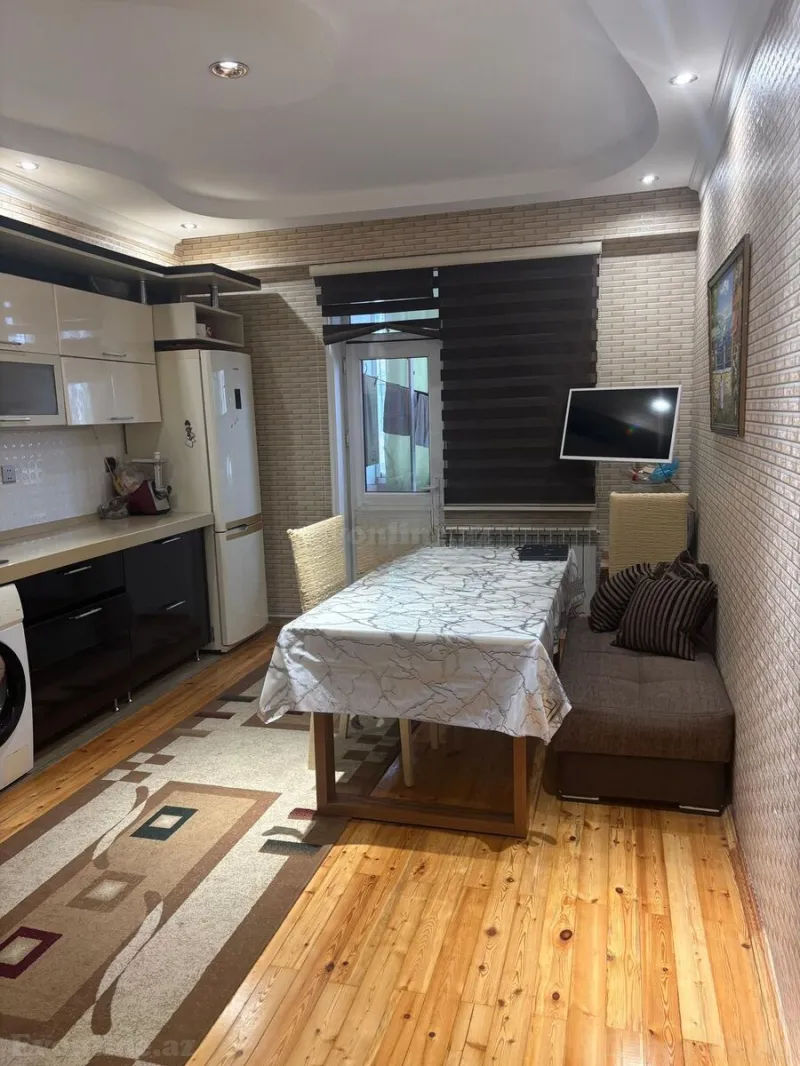 2 otaqlı Mənzil 83 m² İnşaatçılar m. Satılır