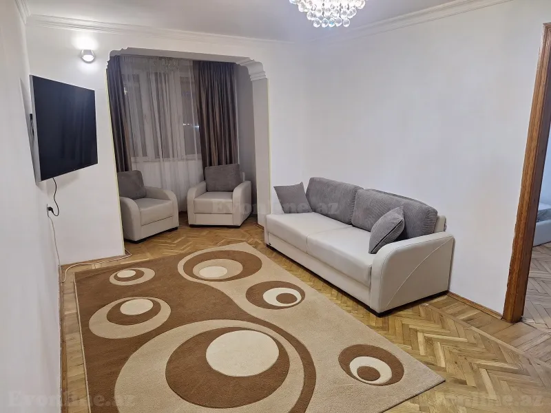 Kirayə verilir 2 otaqlı Mənzil Köhnə tikili 50 m² 8 Noyabr m.