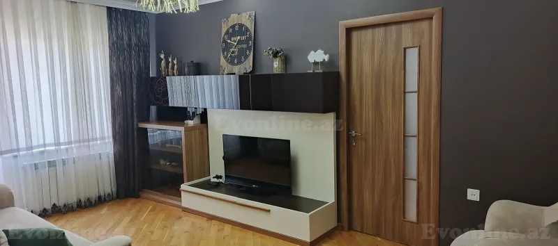 Kirayə verilir 4 otaqlı Mənzil Köhnə tikili 105 m² Memar Əcəmi m.