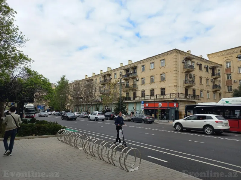 2 otaqlı Mənzil 60 m² Elmlər Akademiyası m. Satılır