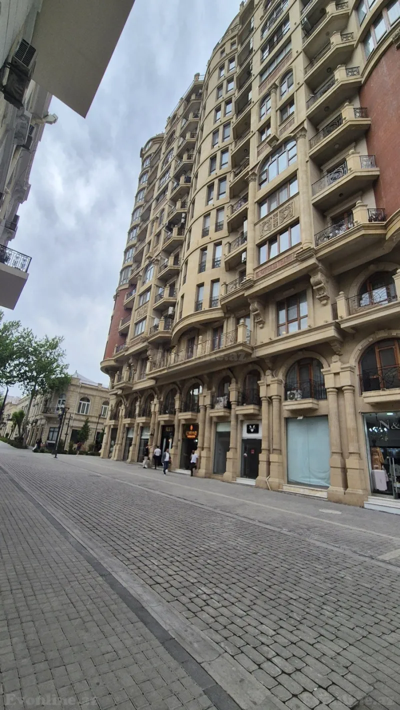 Satılır 5 otaqlı Mənzil Yeni tikili 254 m² Səbail r.