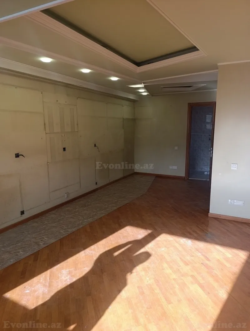 Satılır 3 otaqlı Mənzil Köhnə tikili 137 m² 28 May m. - şəkil 4