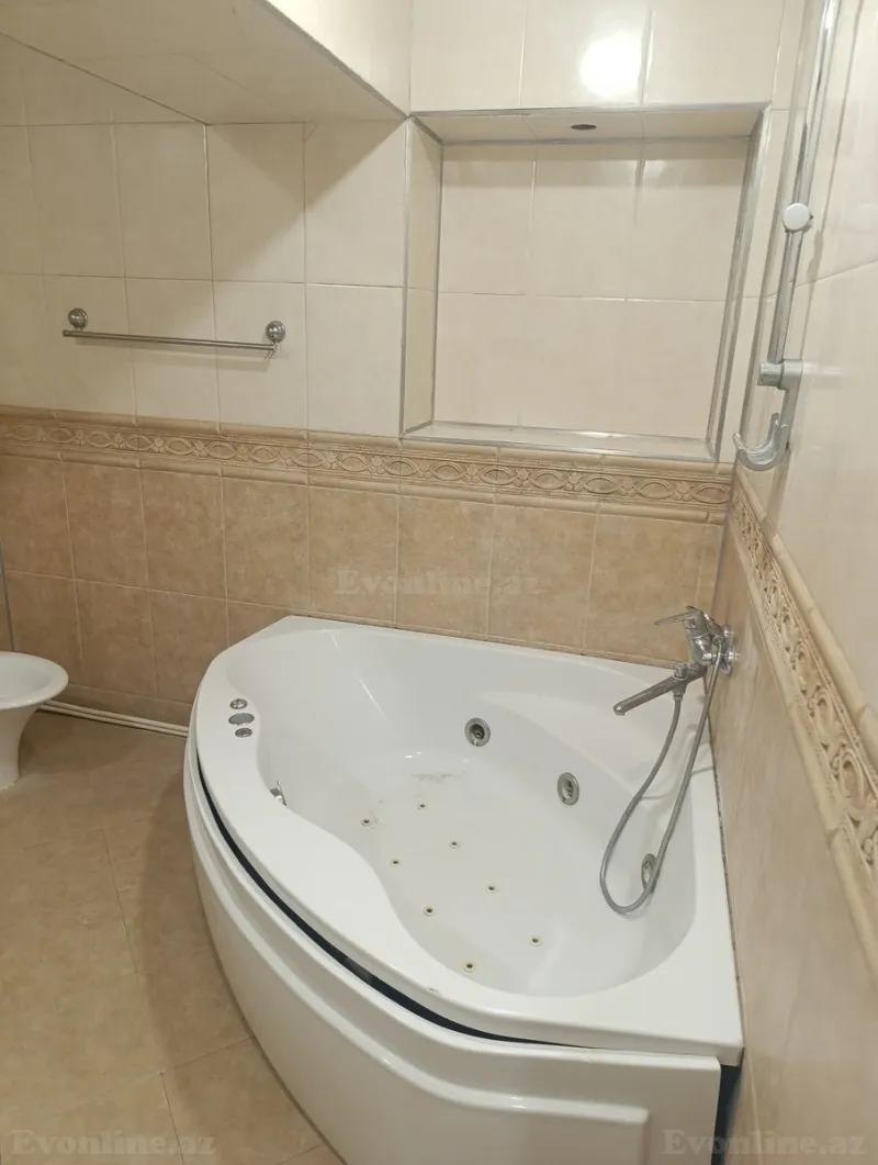 Satılır 3 otaqlı Mənzil Köhnə tikili 137 m² 28 May m. - şəkil 9