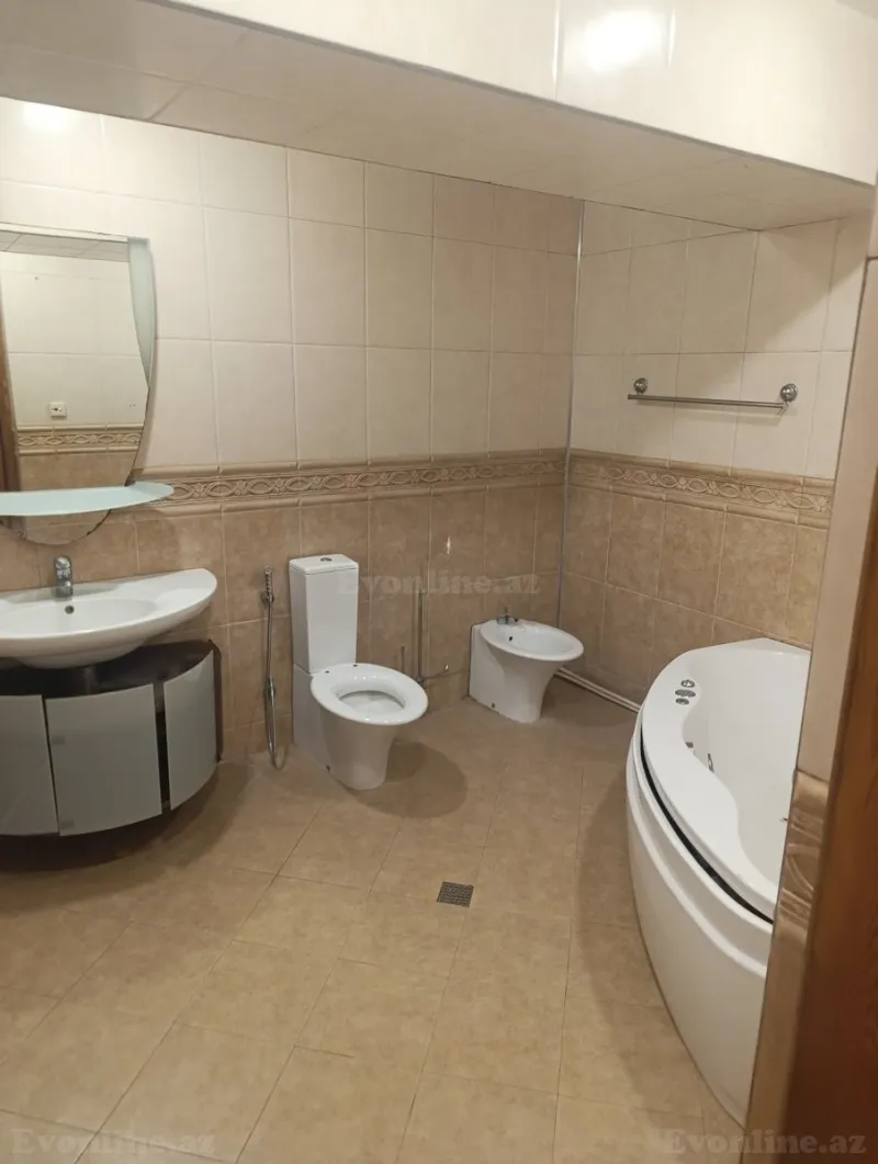 Satılır 3 otaqlı Mənzil Köhnə tikili 137 m² 28 May m. - şəkil 12