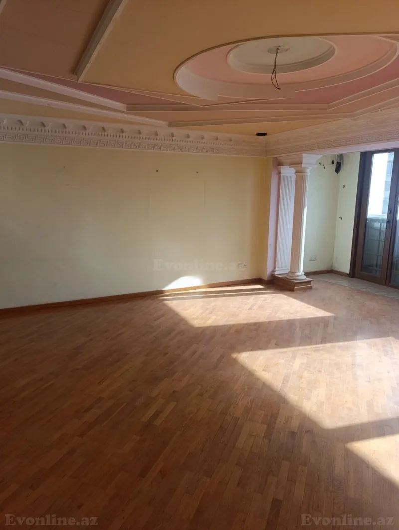 Satılır 3 otaqlı Mənzil Köhnə tikili 137 m² 28 May m. - şəkil 19