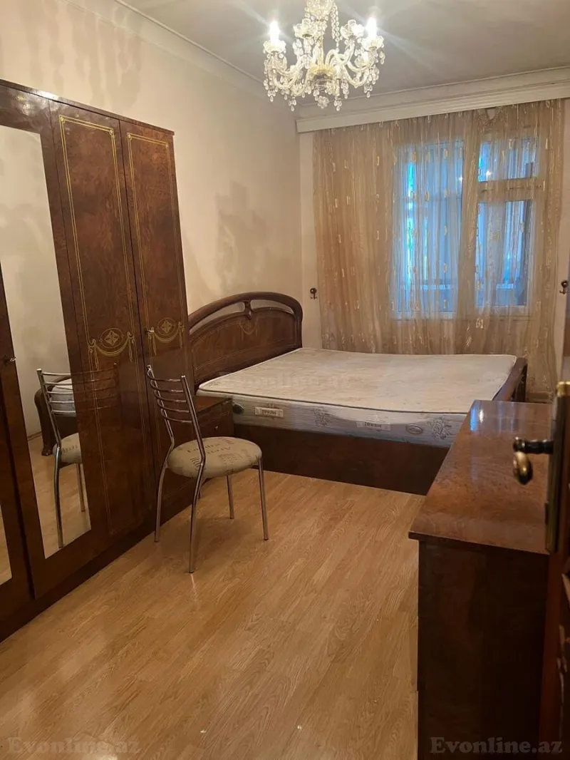 Satılır 2 otaqlı Mənzil Köhnə tikili 65 m² Gənclik m. - şəkil 3