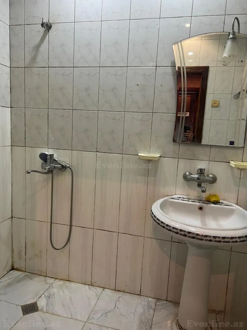 Satılır 2 otaqlı Mənzil Köhnə tikili 65 m² Gənclik m. - şəkil 6