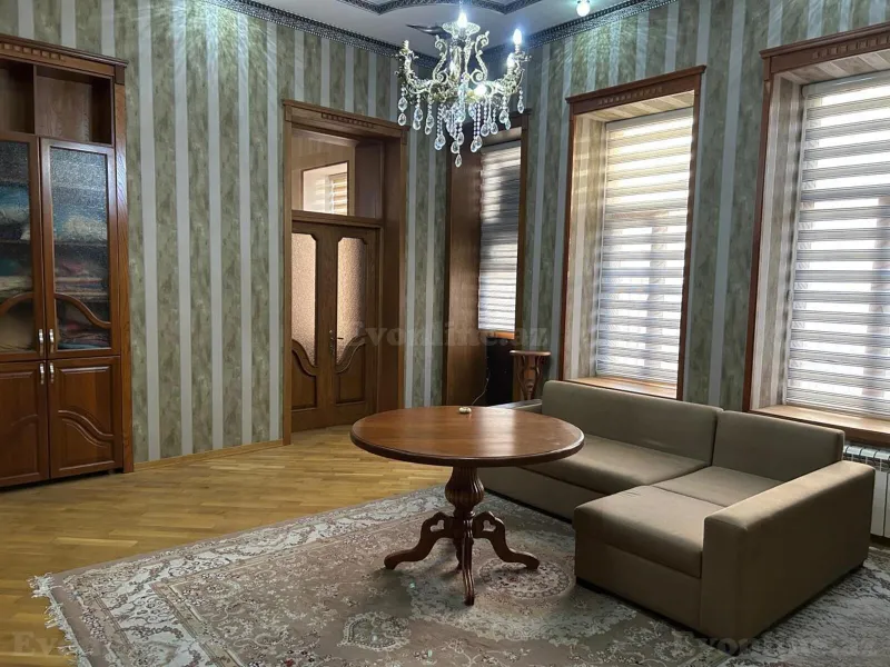 Satılır 3 otaqlı Mənzil Köhnə tikili 114 m² Sahil m.