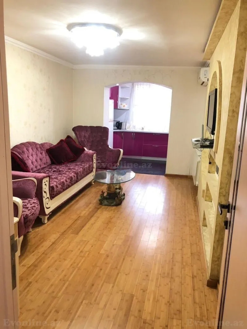 Kirayə verilir 2 otaqlı Mənzil Köhnə tikili 70 m² Sahil m.