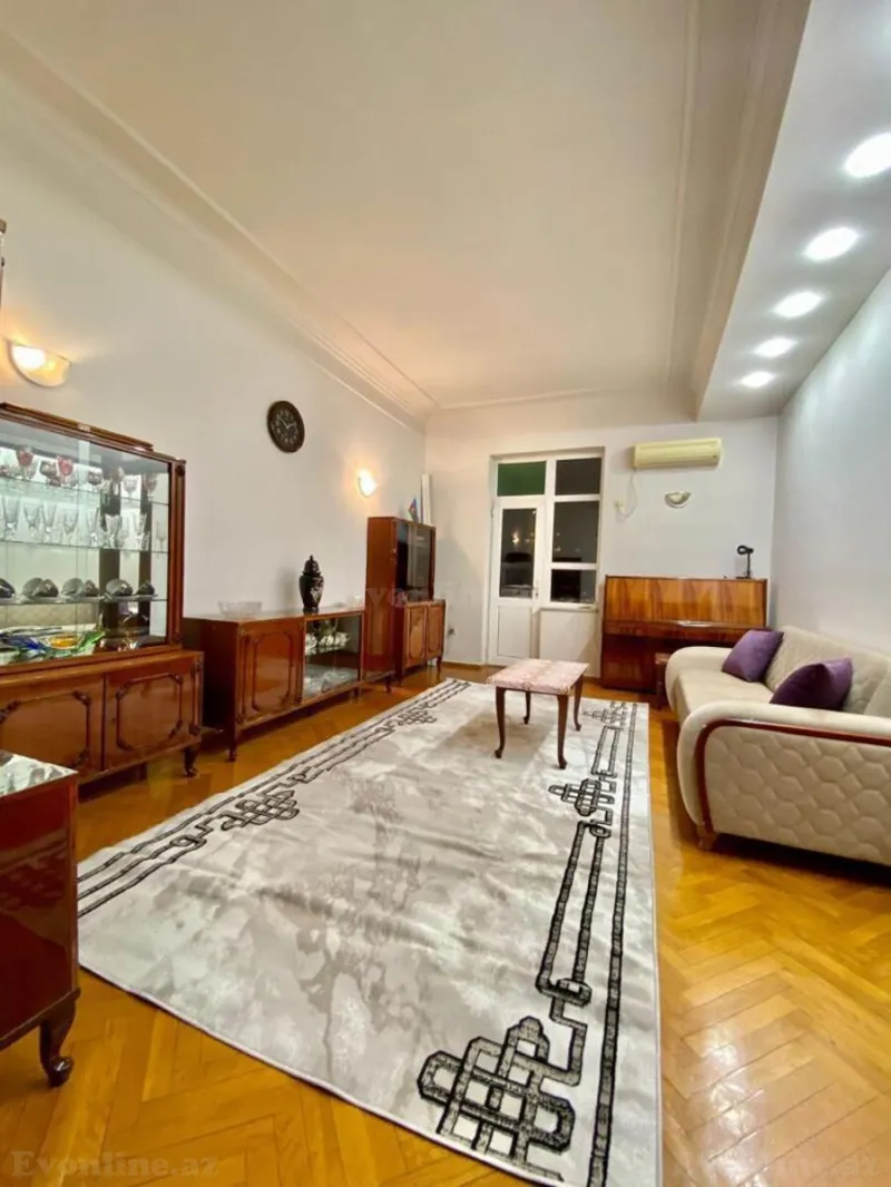 2 otaqlı Mənzil 60 m² Elmlər Akademiyası m. Kirayə verilir