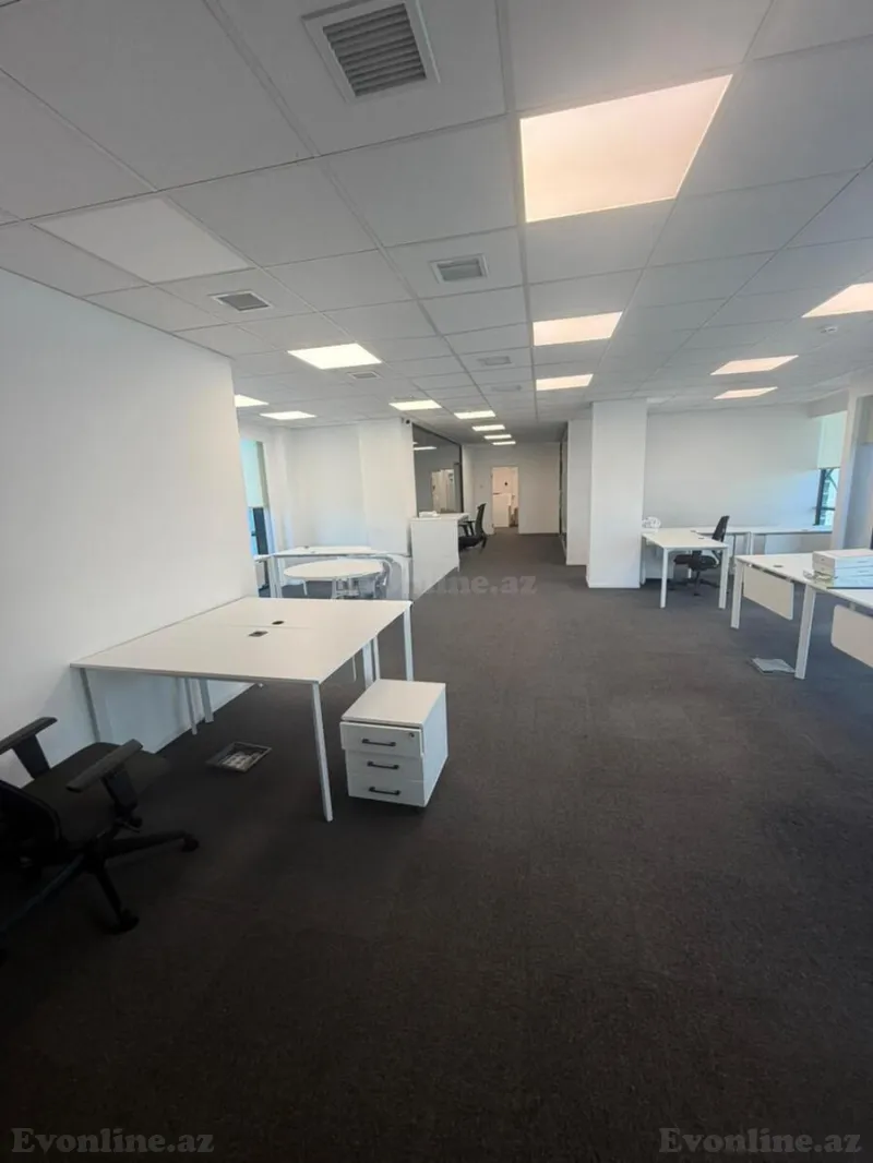 Kirayə verilir Ofis 260 m² 8 Noyabr m.