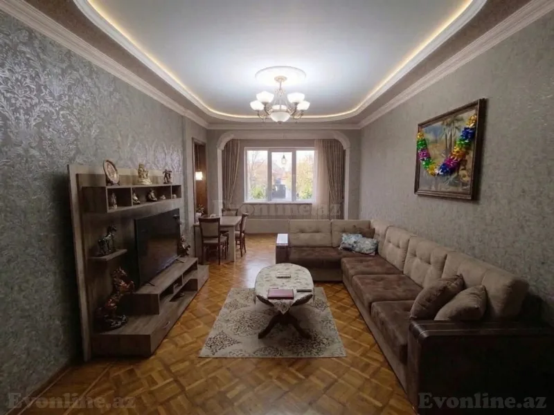 Satılır 5 otaqlı Mənzil Köhnə tikili 130 m² Azadlıq prospekti m.
