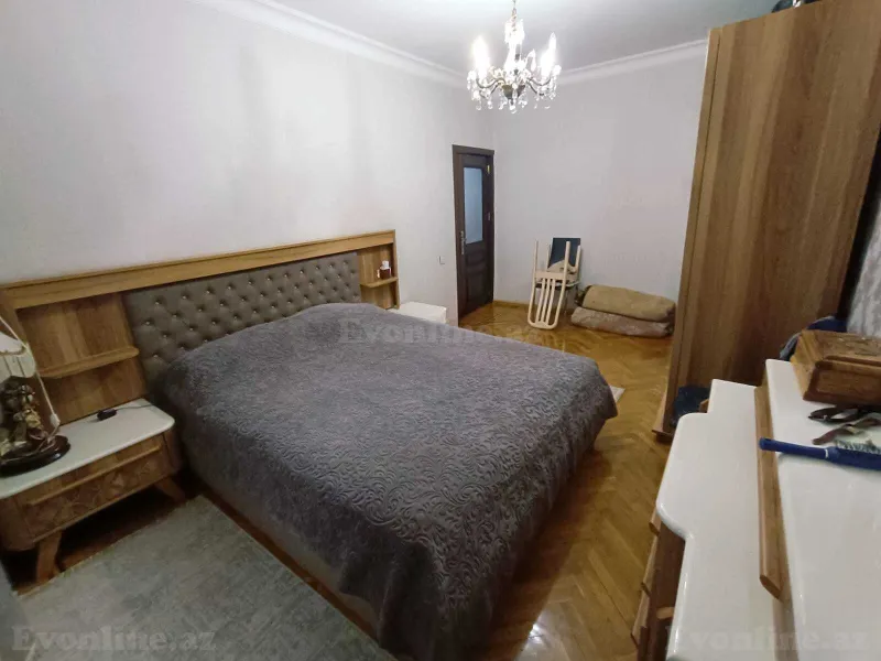 Satılır 5 otaqlı Mənzil Köhnə tikili 130 m² Azadlıq prospekti m. - şəkil 3