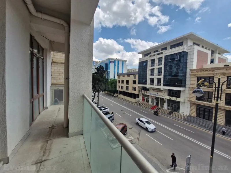 Satılır 3 otaqlı Mənzil Yeni tikili 129 m² 8 Noyabr m.